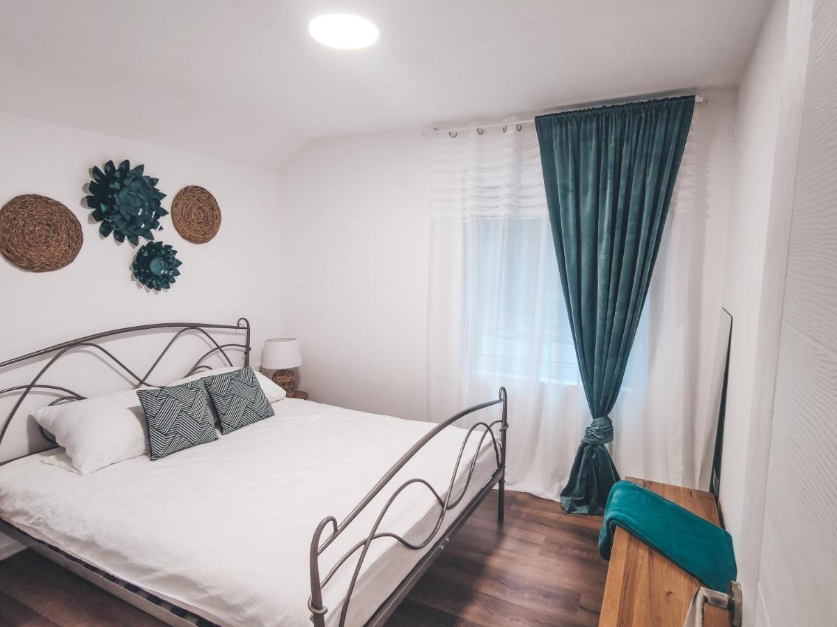 Velika Villa-Apartments Bognar מראה חיצוני תמונה